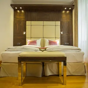 Western Arcadia Hotel